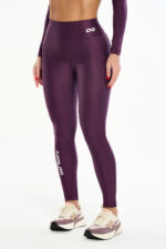 Modelo Vestindo a Legging Barbara Monarca