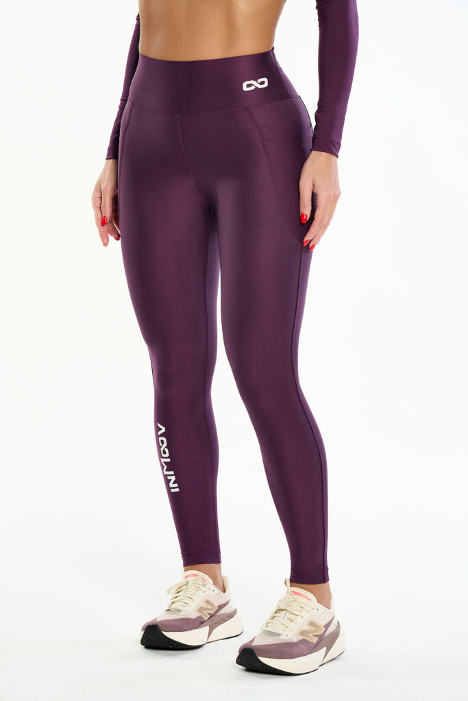 Modelo Vestindo a Legging Barbara Monarca